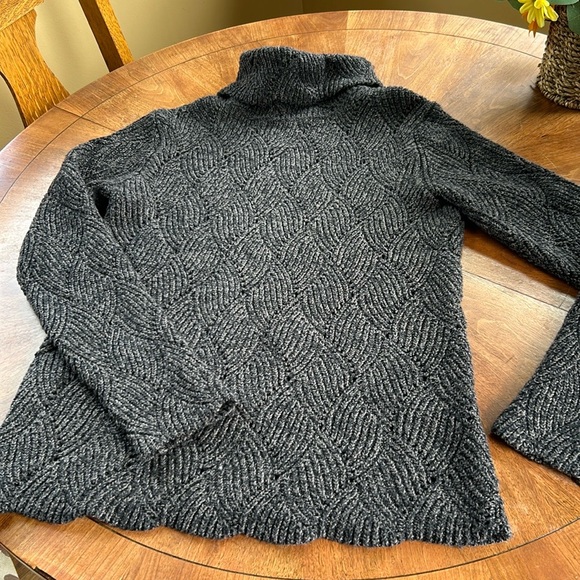 Woman’s Sundance sweater with scalloped edges, perfect condition - Picture 2 of 7